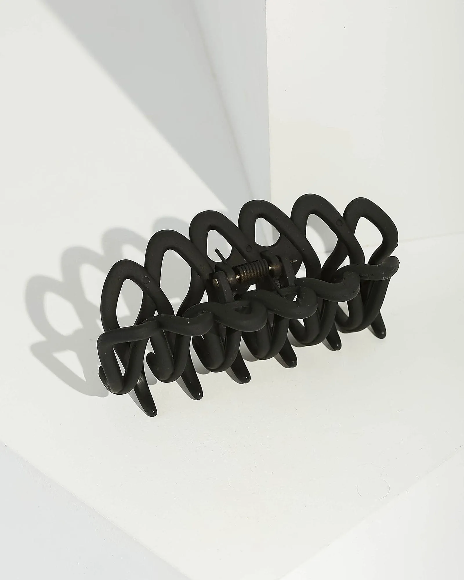 Black Loop Matte Claw Clip