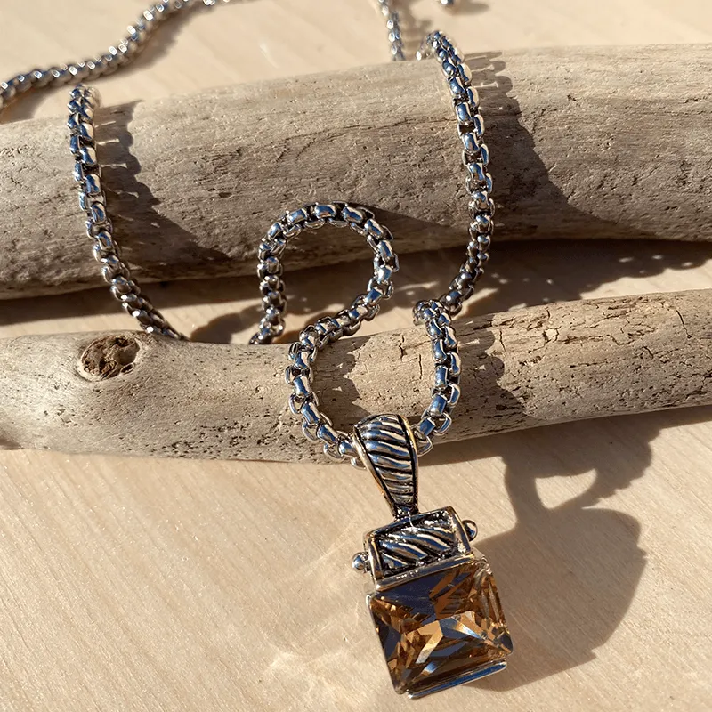 Mainstreet Pendant Necklace