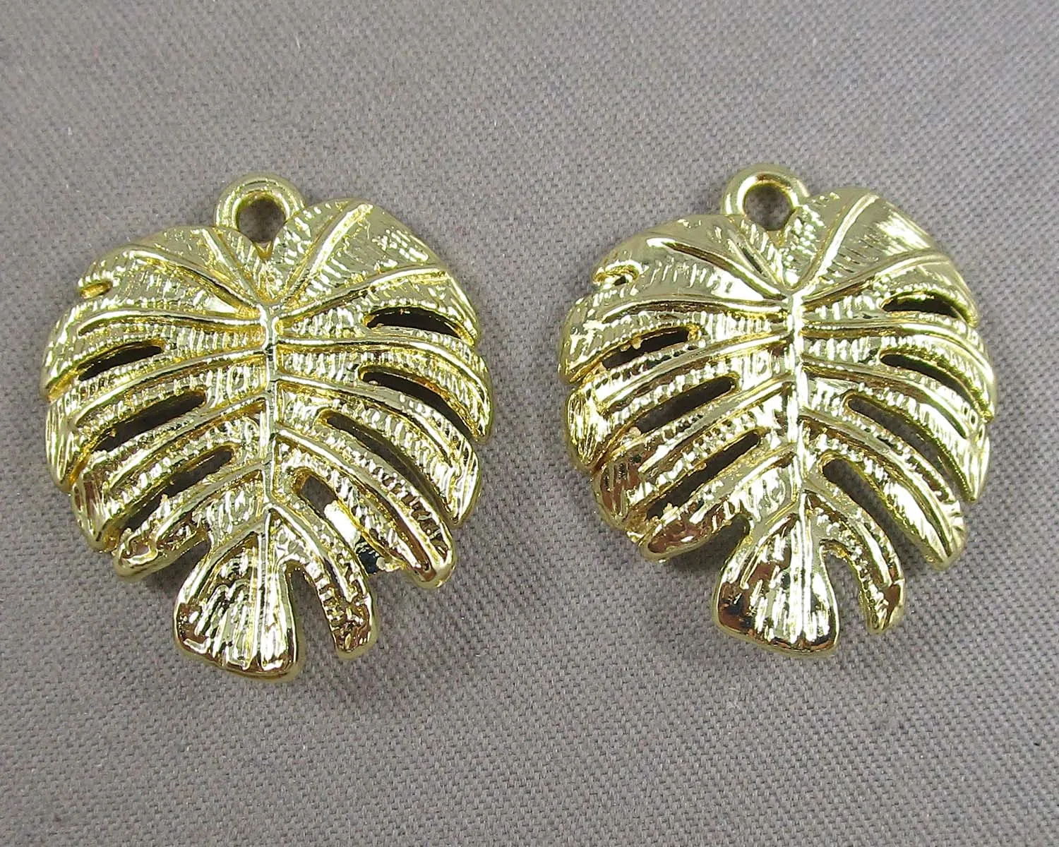 Monstera Leaf Charm Gold Tone 4pcs (5041)