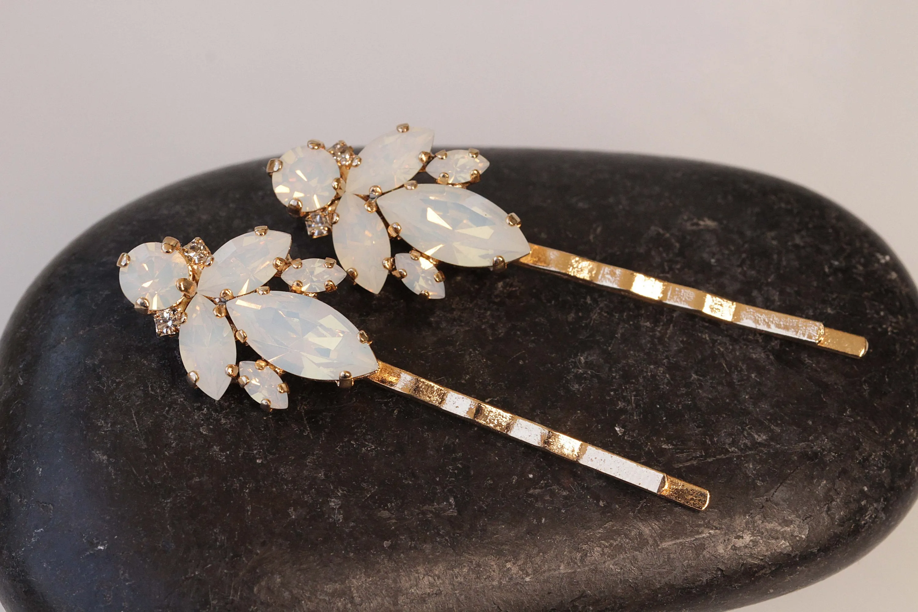 OPAL BOBBY PINS